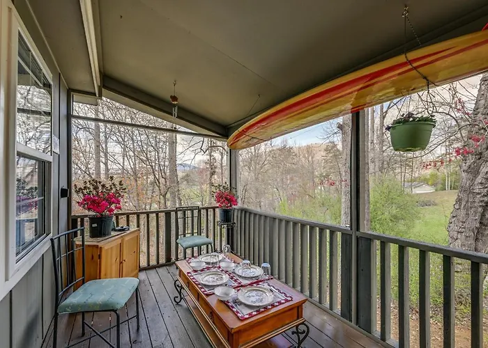 Whittier Vacation Rental Cabin Pets Welcome!