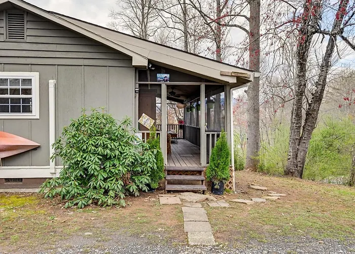 Whittier Vacation Rental Cabin Pets Welcome!